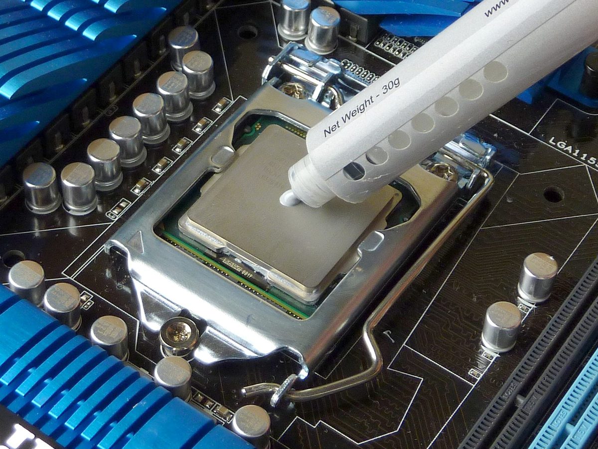 How to apply thermal paste to a CPU